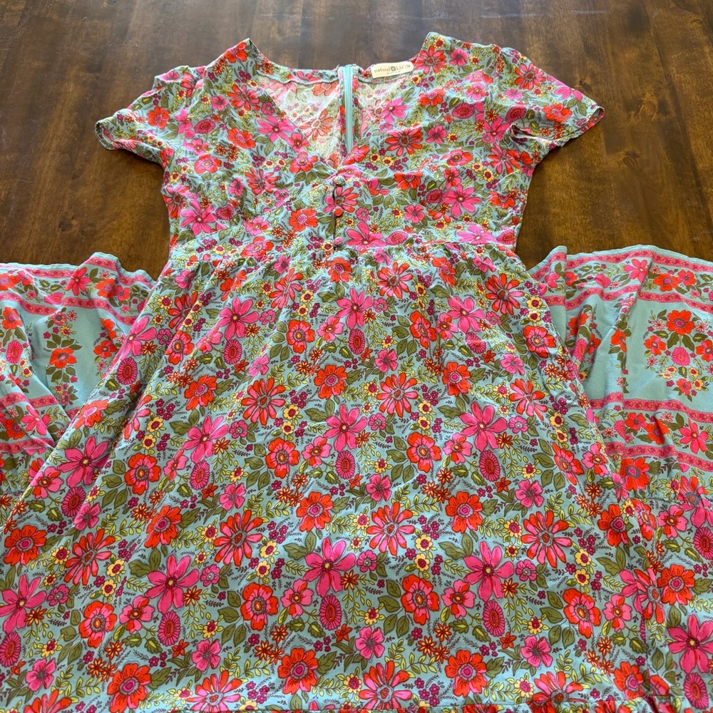NATURAL LIFE Evangeline Floral Maxi Dress
Medium Pink Aqua Blue SS Button Front